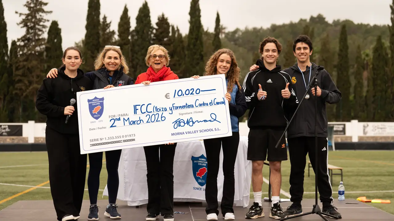Morna students and staff presenting a €10,020 cheque to Ibiza y Formentera Contra el Cáncer