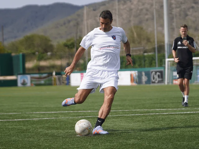Robert Pirès striking the ball on the pitch
